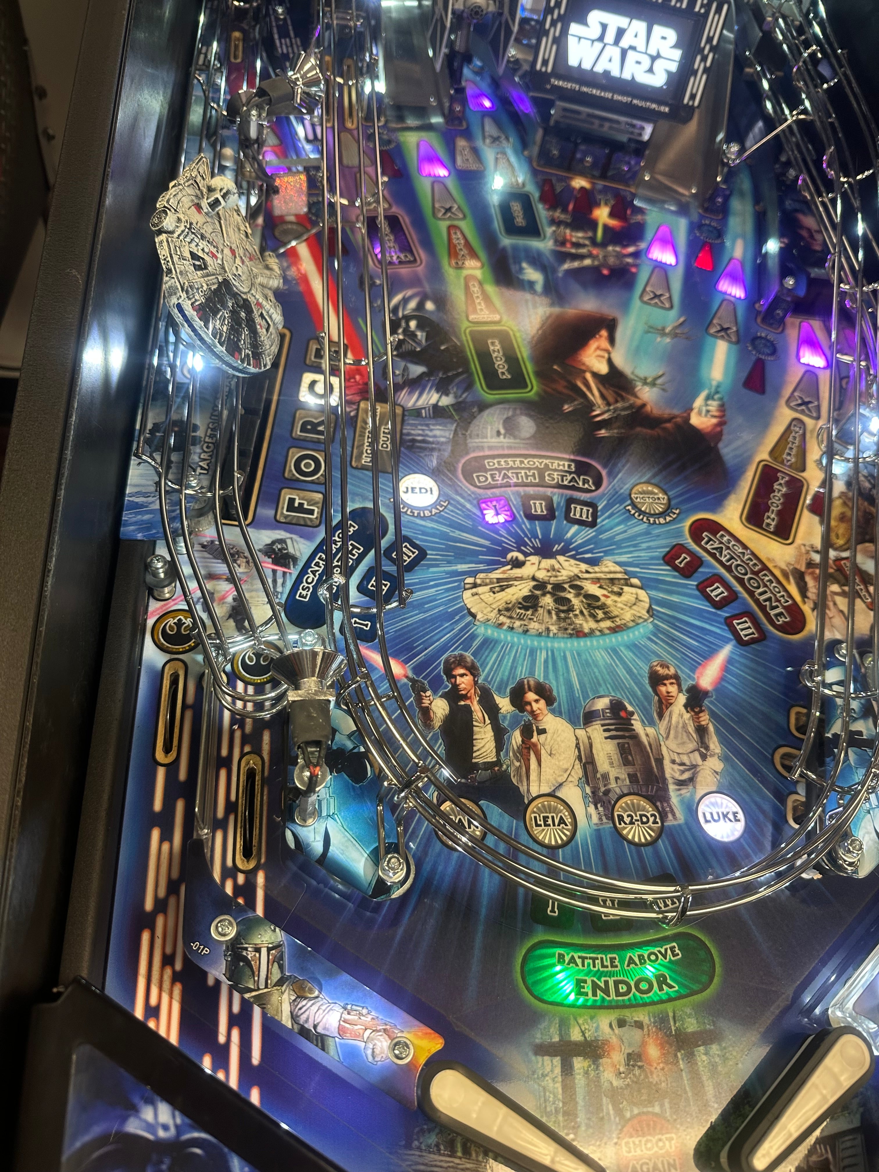 Stern Pinball Star Wars Premium Pinball Machine