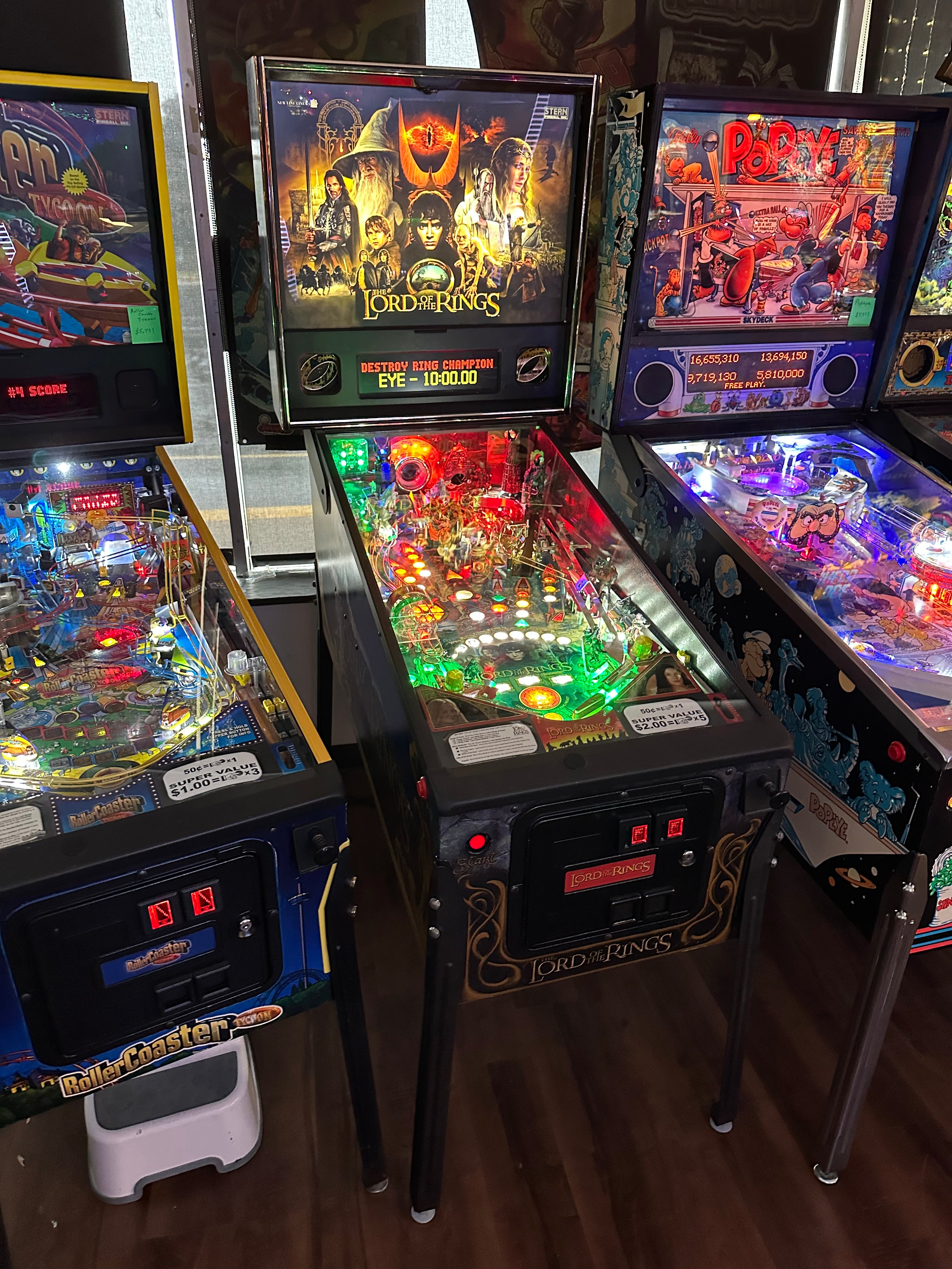 Stern Pinball LOADED The Lord of the Rings Pinball Machine