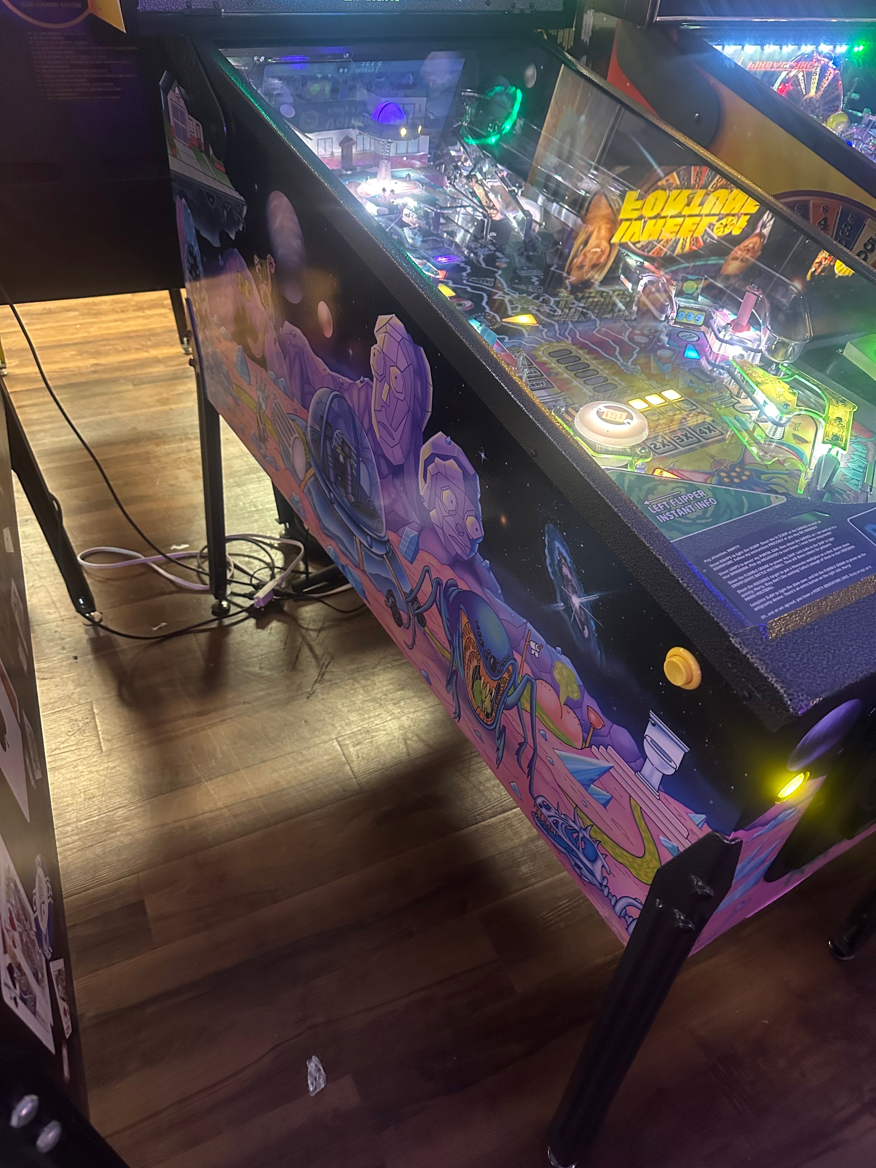 Spooky Pinball Rick and Morty Standard Pinball Machine
