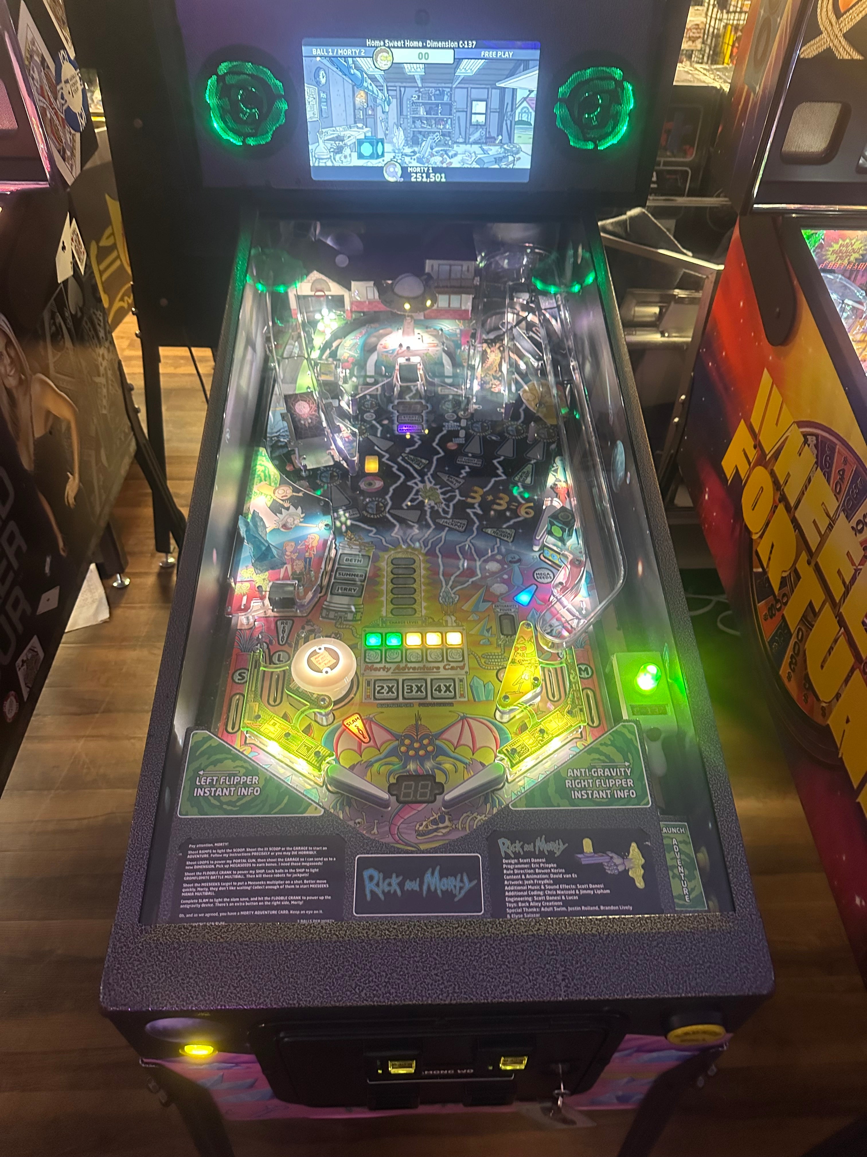Spooky Pinball Rick and Morty Standard Pinball Machine