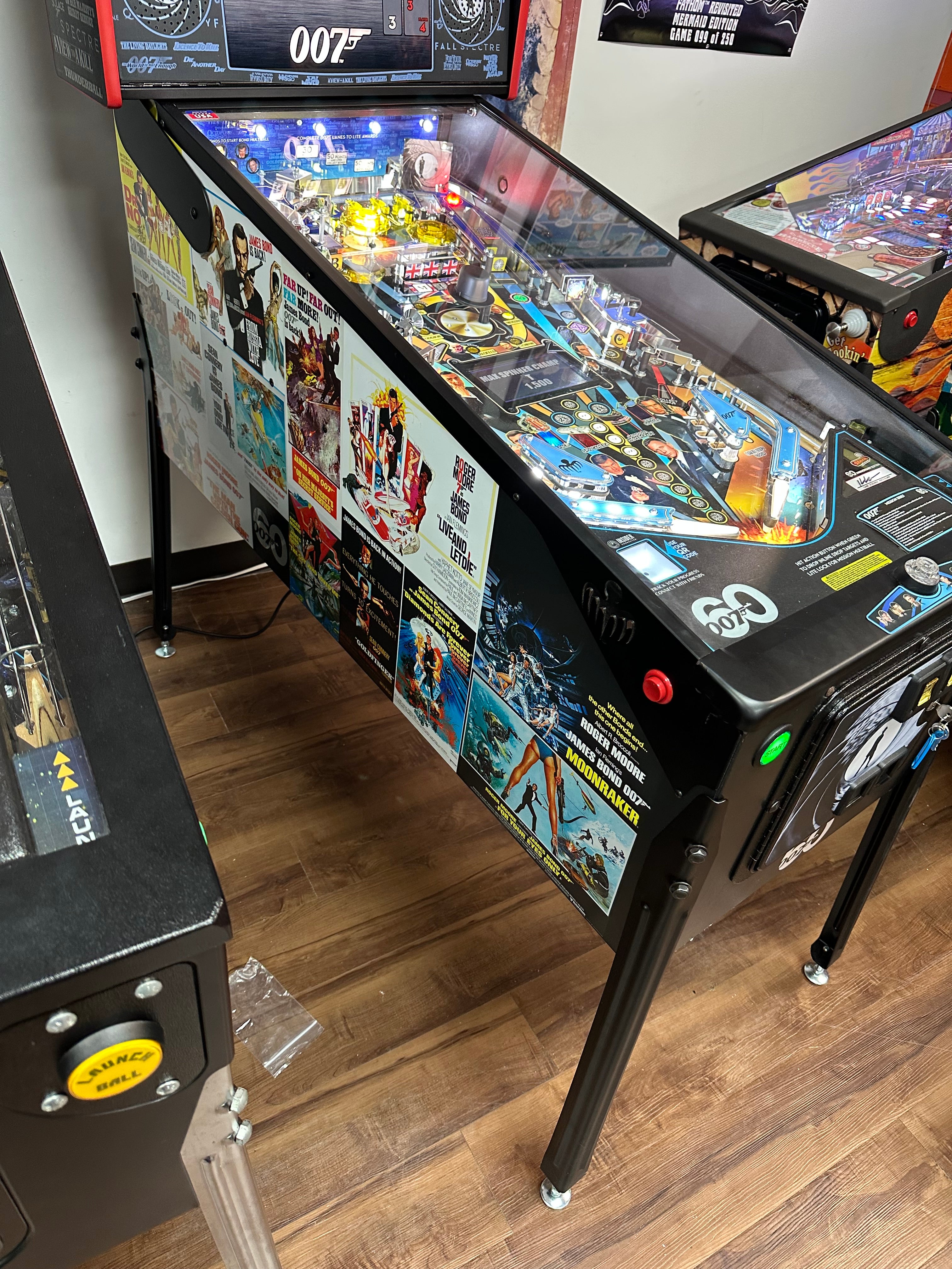 Stern Pinball James Bond 007 60th Anniversary Limited Edition Pinball Machine